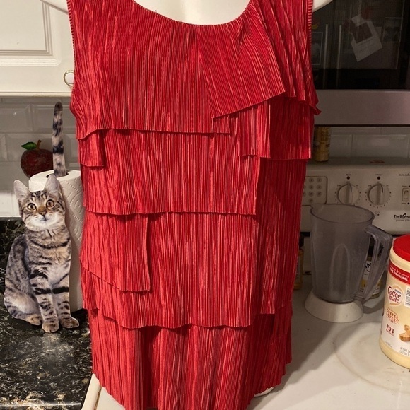 E womens CJ Banks solid red layered sleeveless stretch plus size top 1X. EUC - Picture 1 of 3
